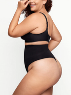 alt="Shorty sculptant pour silhouette plus lisse et naturelle"
